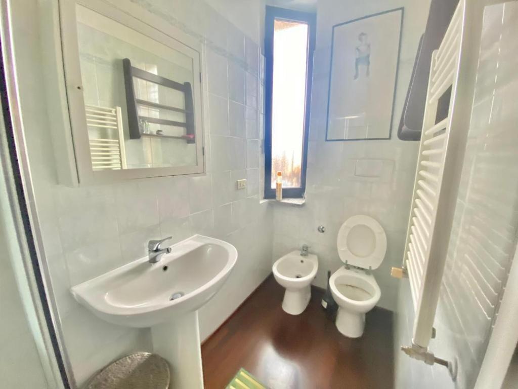 Grazioso Appartamento Nel Cuore Del Tran Tran Di Milano, Perfetto Per Amici E Famiglie, Vicino A Metropolitana Milão Exterior foto